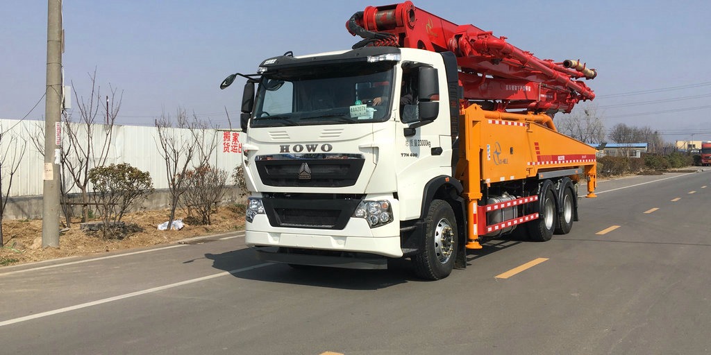 確保混凝土泵車臂架不斷裂應(yīng)當(dāng)注意的事項(xiàng)