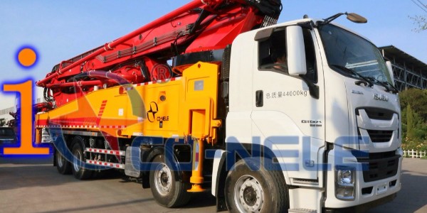 小型泵車管道滑動或脫落時，就需要給你的愛車更滑新管了