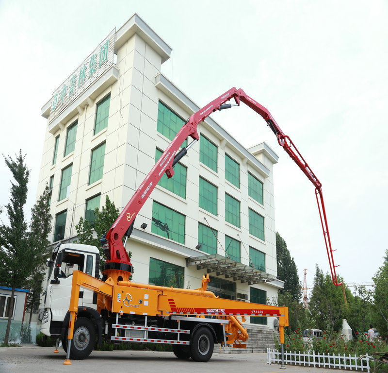 小型混凝土泵車，天泵，小型泵車，混凝土泵車