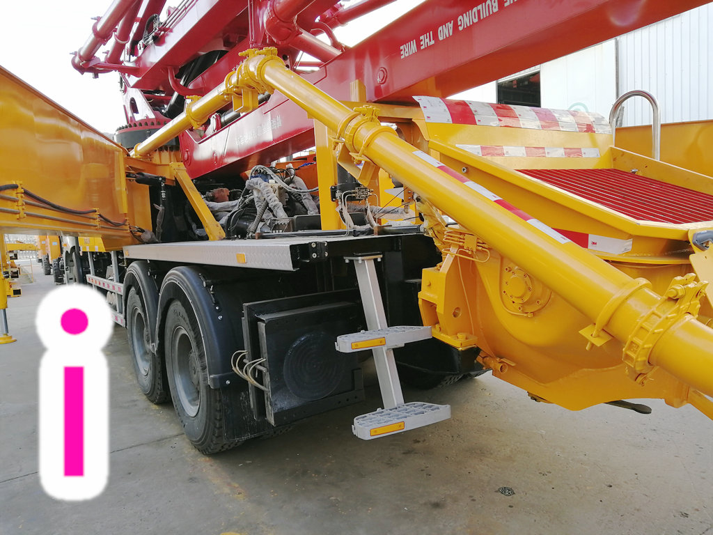 青島小型混凝土泵車價(jià)格 (4)